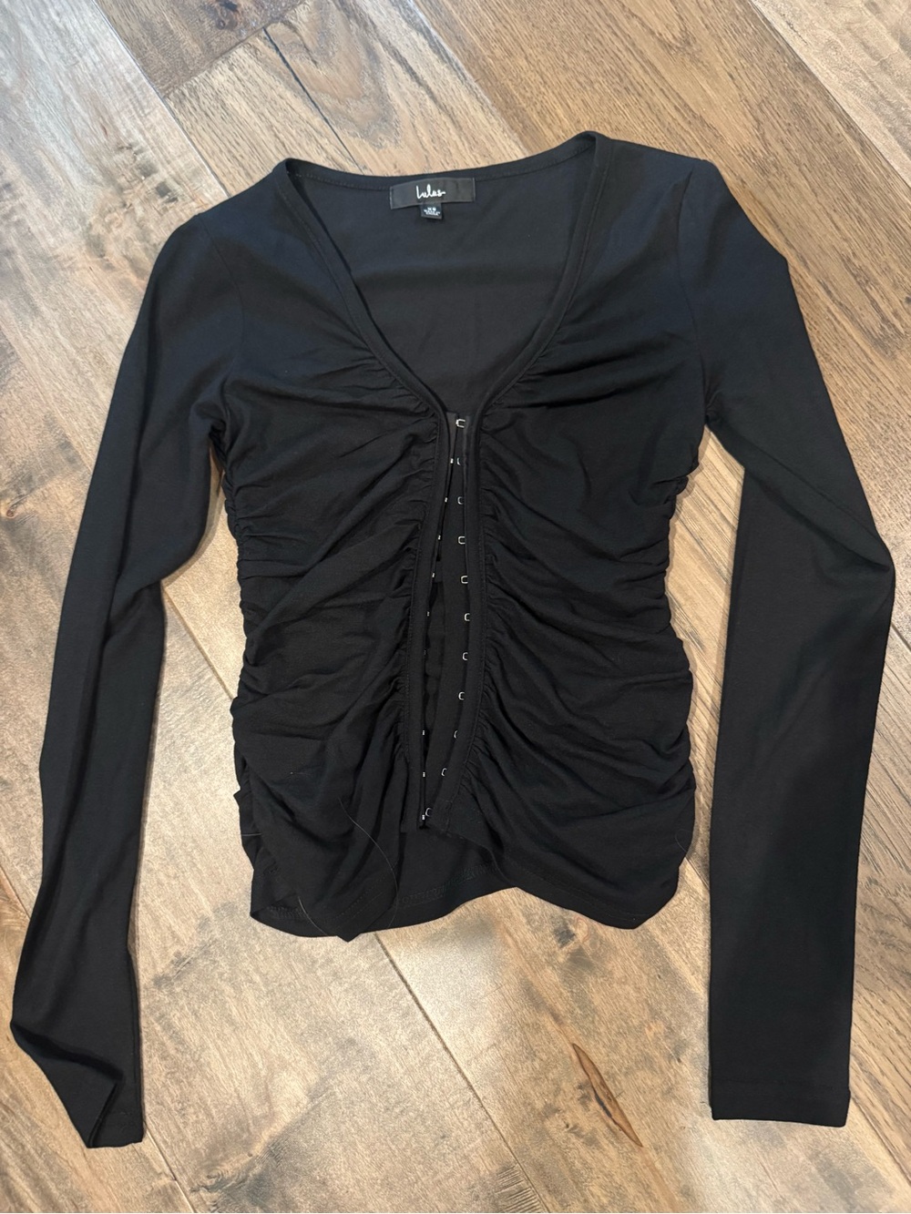 Lulu's Black Ruched Hook-and-Eye Long Sleeve Top